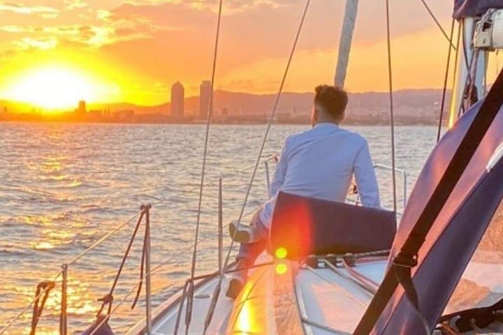 Navigazione al Tramonto a Barcellona con Bar Aperto di Cava e Snack — foto 4