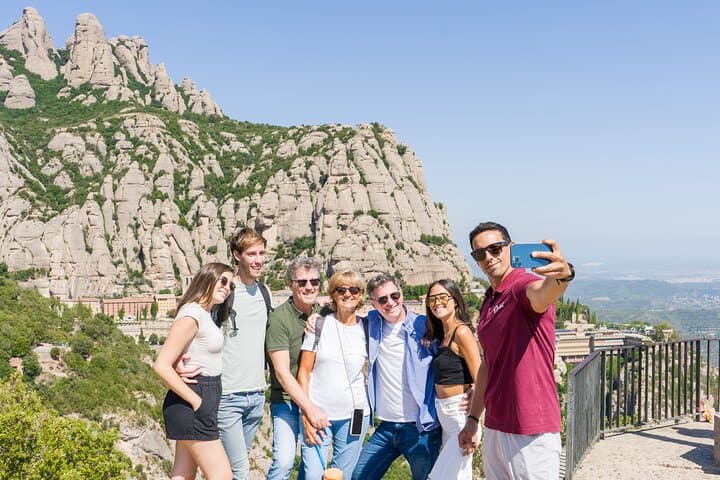 Montserrat Ganztägige Tour mit Schloss-Weinprobe und Mittagessen — Foto 4