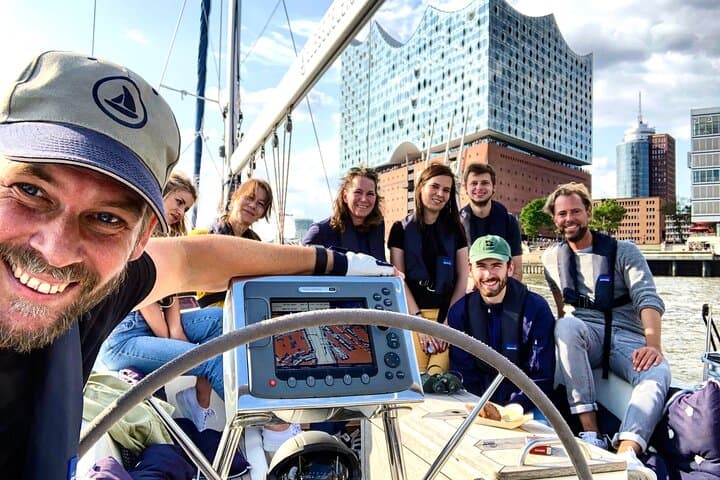Kreuzfahrt in der Stadt - Hafenrundfahrt Hamburg
