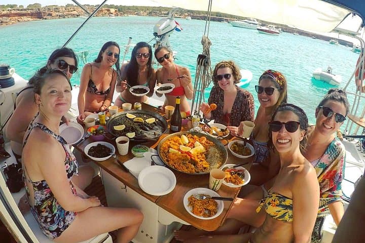 Escursione di un giorno intero a Ibiza e Formentera a bordo del nostro Catamarano — foto 5