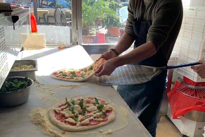 Neapolitan Pizza- und Calzone-Kurs mit Wein und Dessert — Foto 3