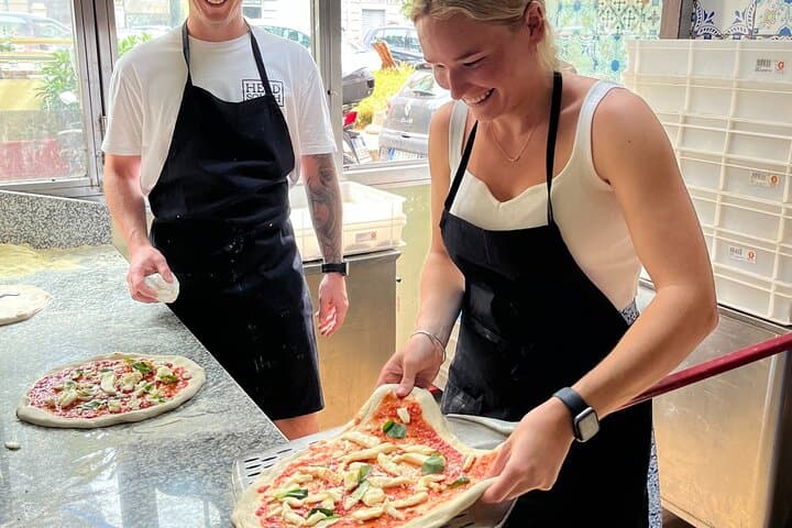 Neapolitan Pizza- und Calzone-Kurs mit Wein und Dessert — Foto 2