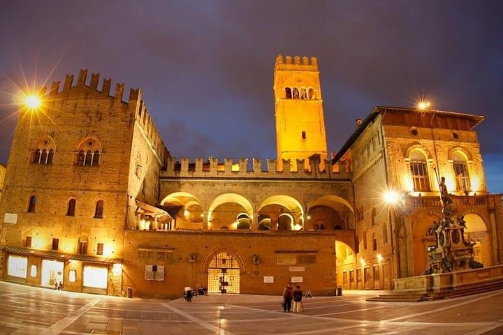 Tour Nocturno de Bologna a la Luz de la Luna con Guía Local Privado — foto 4