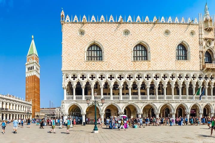 Secretos del Palacio Ducal: Tour Guiado en Venecia