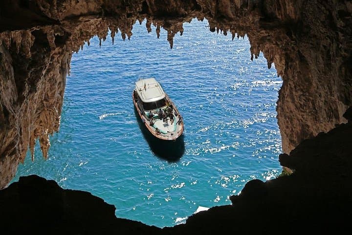 Excursion en petit groupe en bateau vers les îles Li Galli et Capri au départ d'Amalfi — photo 3