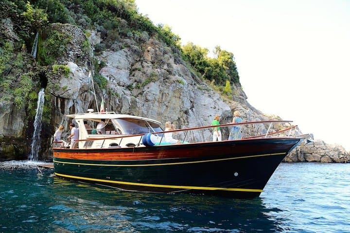 Excursion en petit groupe en bateau vers les îles Li Galli et Capri au départ d'Amalfi — photo 2