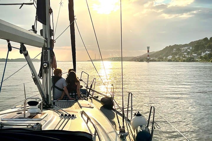 Yacht Sailing After Work Tour of Hamburg Harbor — photo 4