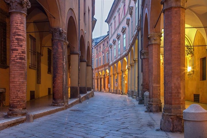Tour Nocturno de Bologna a la Luz de la Luna con Guía Local Privado — foto 5