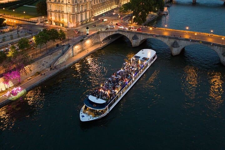 Crucero Gourmet por la Cena en el Río Sena con Cantante y DJ — foto 4