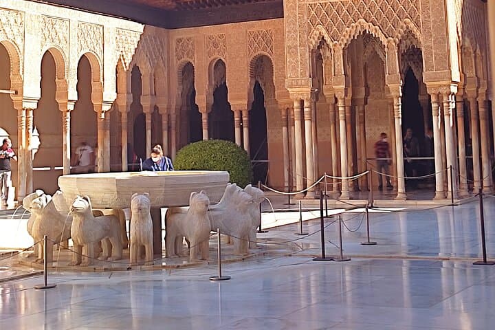 Tour Privado a la Alhambra con Guía (entradas no incluidas) — foto 2
