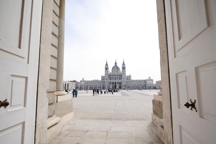 Madrid: Tour Guidato Esperto del Palazzo Reale con Tapas Opzionali — foto 5