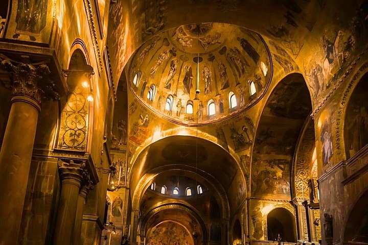 Besichtigung der St. Markus-Basilika in Venedig — Foto 5