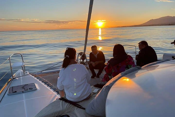 Marbella: Katamaran-Sonnenuntergangs-Kreuzfahrt mit Snacks und Getränken — Foto 5