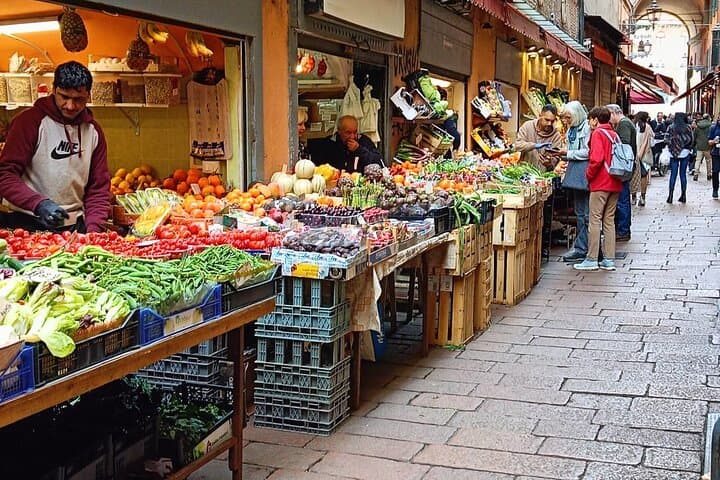 Bologna Food Tasting and Walking Tour