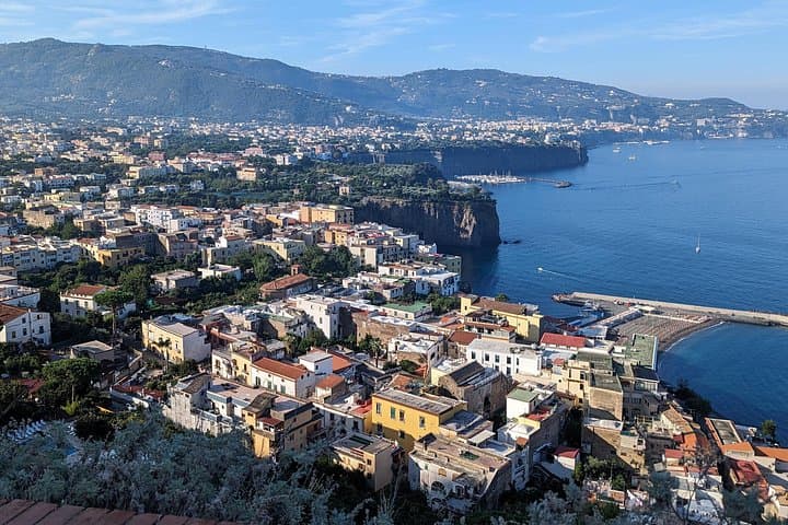 Sorrento: Trasferimento privato dall'aeroporto/stazione di Napoli
