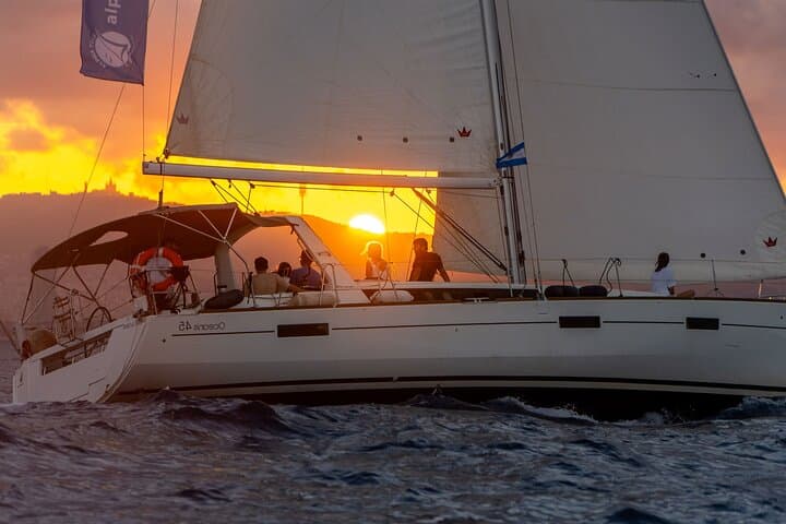Barcelona Küstensegeln mit Snacks und Schwimmstopp — Foto 2