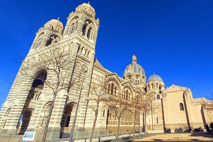 Geführte Tour durch Marseille für 2,5 Stunden mit einem zweisprachigen lokalen Guide — Foto 3