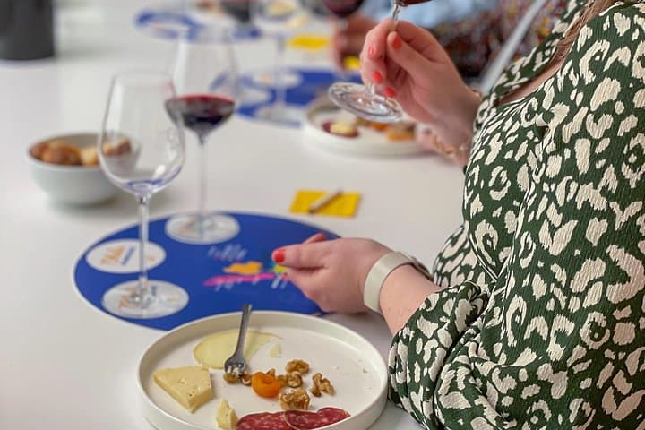 Weinverkostungskurs in Bordeaux mit Wurst- und Käseplatte — Foto 5