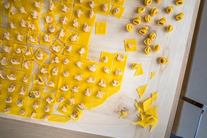Corso di Cucina Tradizionale dei Tortellini in Casa Locale a Bologna — foto 3