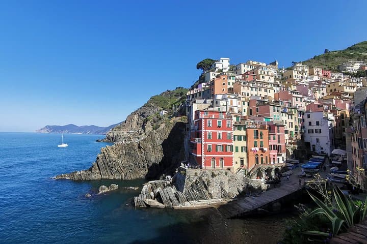 Tour di Gruppo Ridotto nella Cinque Terre e Pisa da Firenze