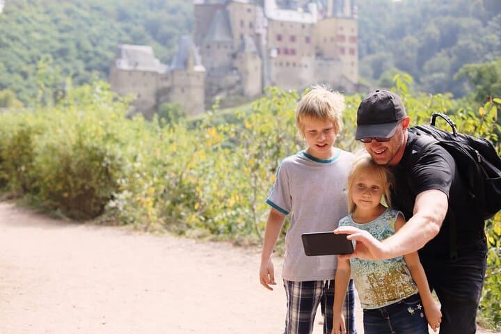 Tour privado a pie por los monumentos de Hamburgo para familias