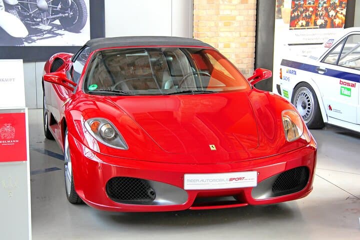 Visite Privée des Usines Ferrari, Lamborghini et Pagani depuis Bologne — photo 2