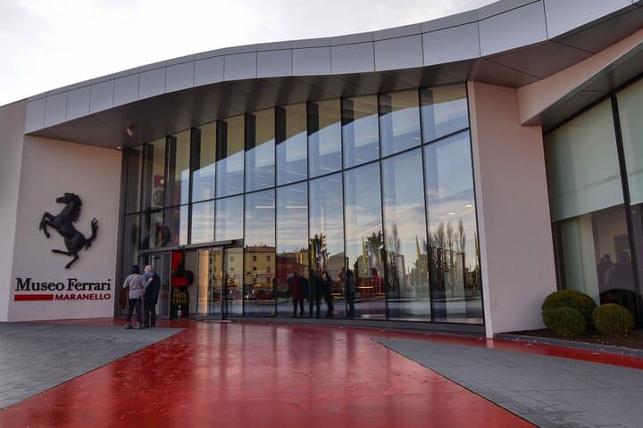 Visite Privée des Usines Ferrari, Lamborghini et Pagani depuis Bologne