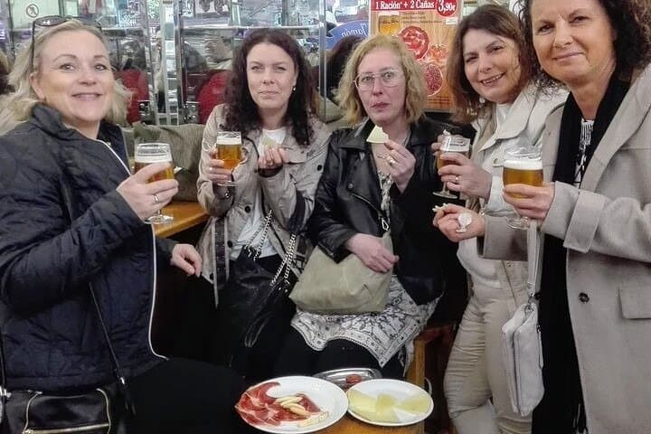 Madrid Lokale Tapas- und Geschichtstour mit Abendessen — Foto 3
