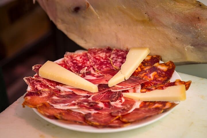 Madrid Lokale Tapas- und Geschichtstour mit Abendessen — Foto 5