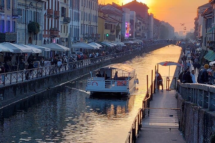 Tour in barca al tramonto sui Navigli di Milano — foto 2