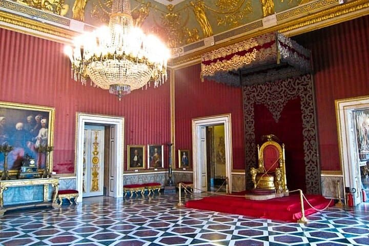 Tour Privado Guiado en el Palacio Real de Nápoles y Área Monumental — foto 5