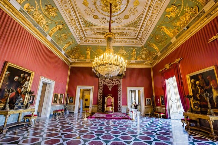 Tour Privado Guiado en el Palacio Real de Nápoles y Área Monumental — foto 4