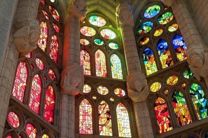 Sagrada Familia Guided Tour with Skip The Line Access — photo 1