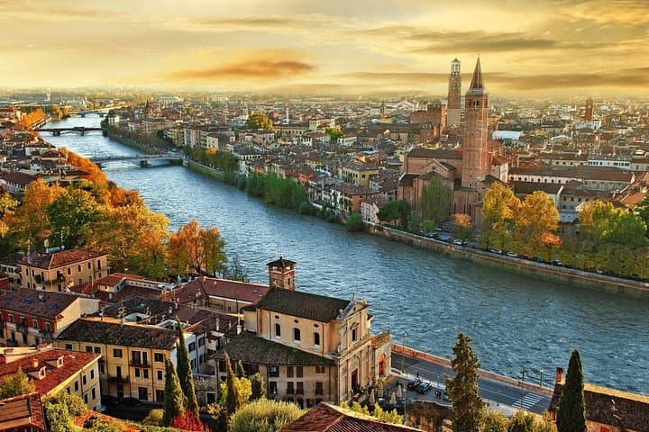 Paseo por el Centro Histórico, Descubre la Mística Verona