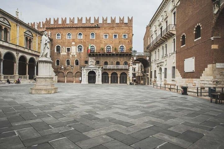 Paseo por el Centro Histórico, Descubre la Mística Verona — foto 3