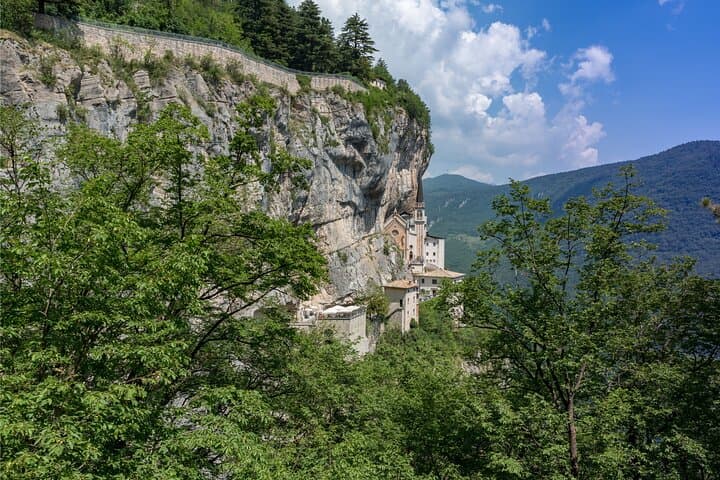 Tagesausflug zum Schrein Madonna della Corona von Verona — Foto 3