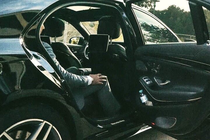 Trasferimento Aeroportuale: Da Amburgo all'Aeroporto di Amburgo HAM in Auto di Lusso — foto 2