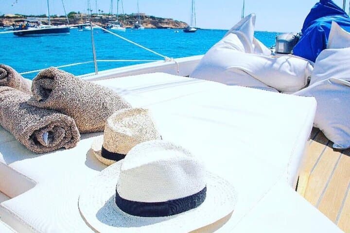 Tour Privado en Velero con Tapas y Barra Libre en Ibiza — foto 3