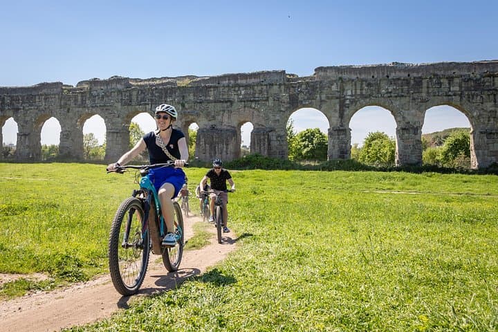 Appian Way & Aqueducts E-Bike-Tour in kleiner Gruppe — Foto 2