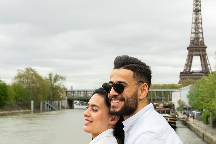 Croisière Dîner sur la Seine avec Chanteur en Direct à bord du VIP Yacht de Paris — photo 2