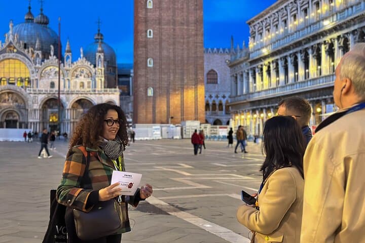 Tour Notturno VIP di San Marco: Accesso Esclusivo in Piccolo Gruppo