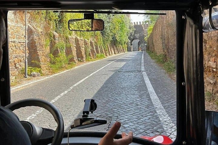 Visite des Catacombes de Rome et de la Voie Appienne en petit groupe en voiturette de golf
