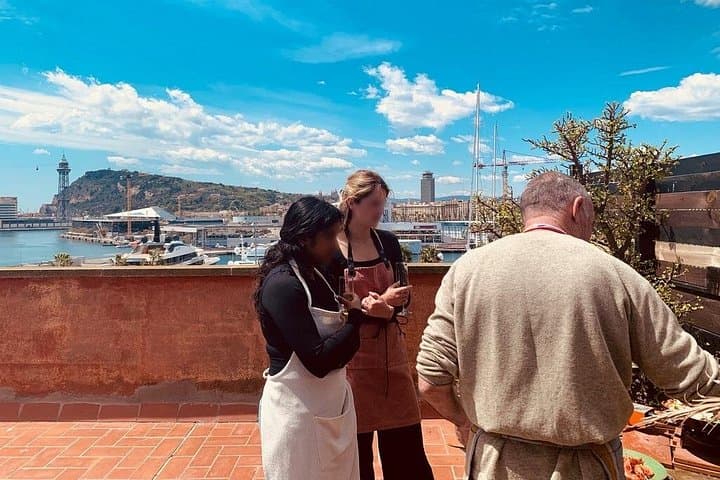 Rooftop Paella Kochkurs Erlebnis in Barcelona — Foto 5