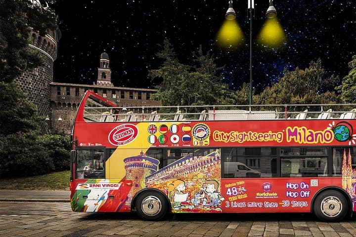 Visite nocturne de Milan en bus à impériale