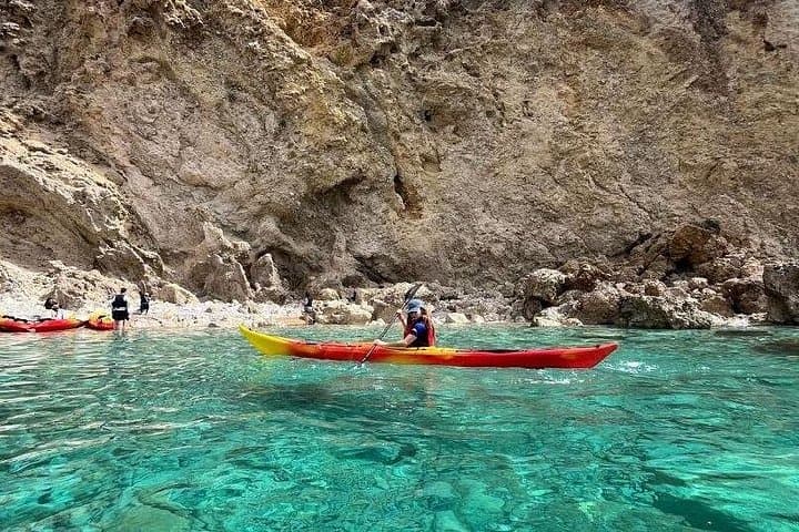 Tour Guidato delle Grotte Marine con Kayak e Snorkeling a Ibiza — foto 4
