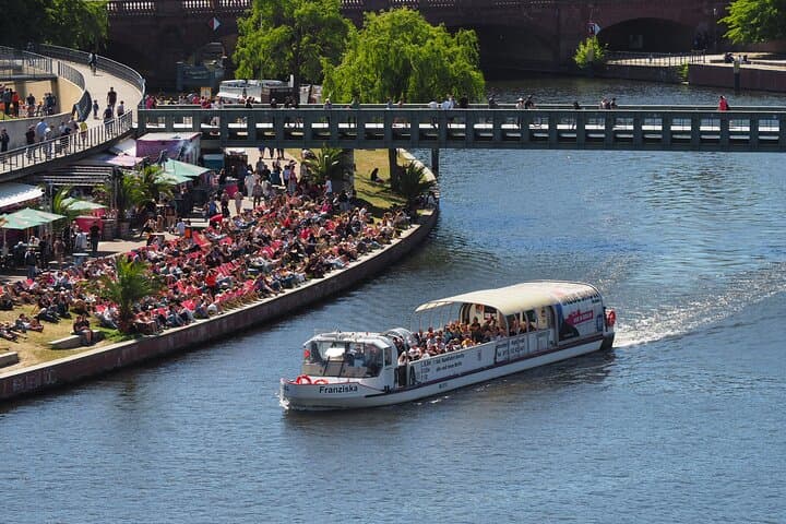 Berlín: Tour en barco de 1 hora con guía en vivo bilingüe — foto 2