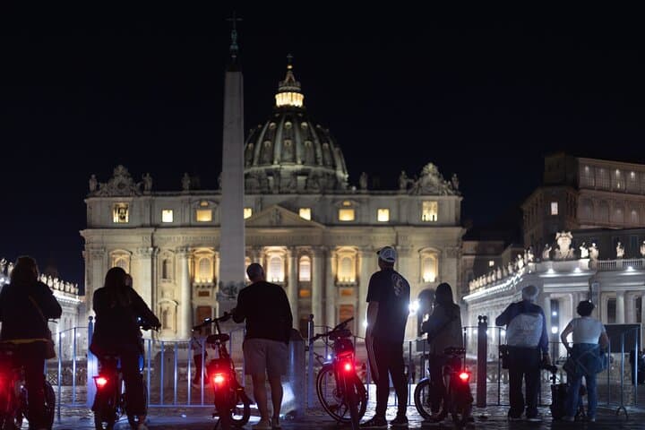 Roma de Noche - Tour en Ebike en Grupo Pequeño - Comida y Vino (Opción)