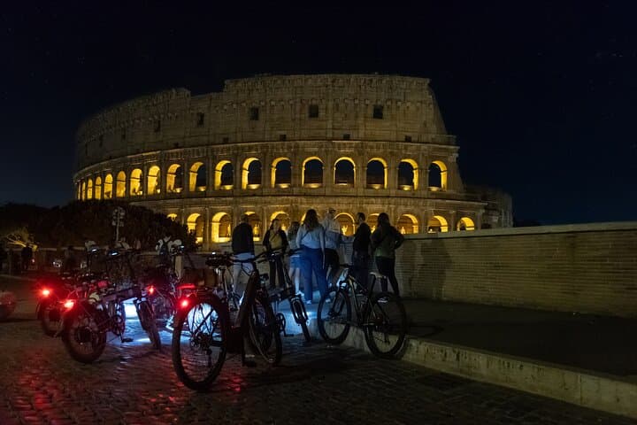 Roma di Notte - Tour in Ebike per Piccoli Gruppi - Cibo e Vino (Opzione) — foto 3