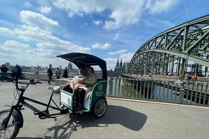 Visite de la ville en rickshaw à Cologne