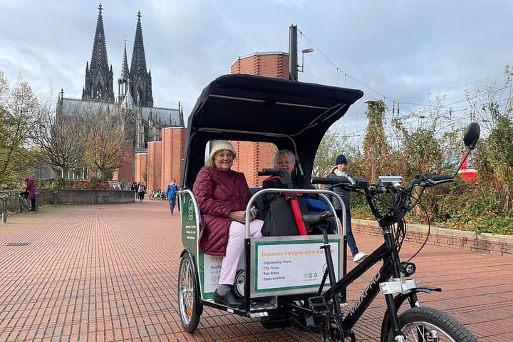 Visite de la ville en rickshaw à Cologne — photo 4
